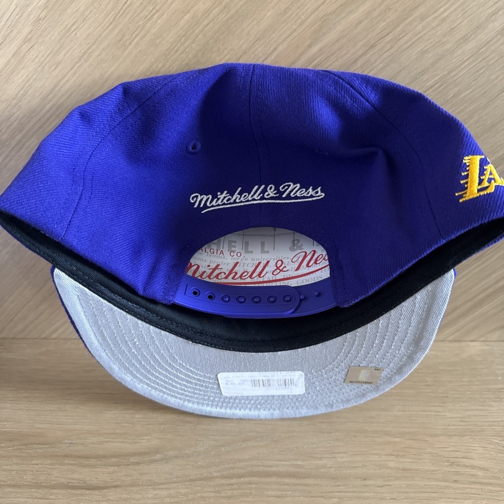 LOS ANGELES LAKERS‎ MITCHELL & NESS 2-TONE LIBERTY FIT OSFM SNAPBACK HAT/CAP NWT - Picture 4 of 8